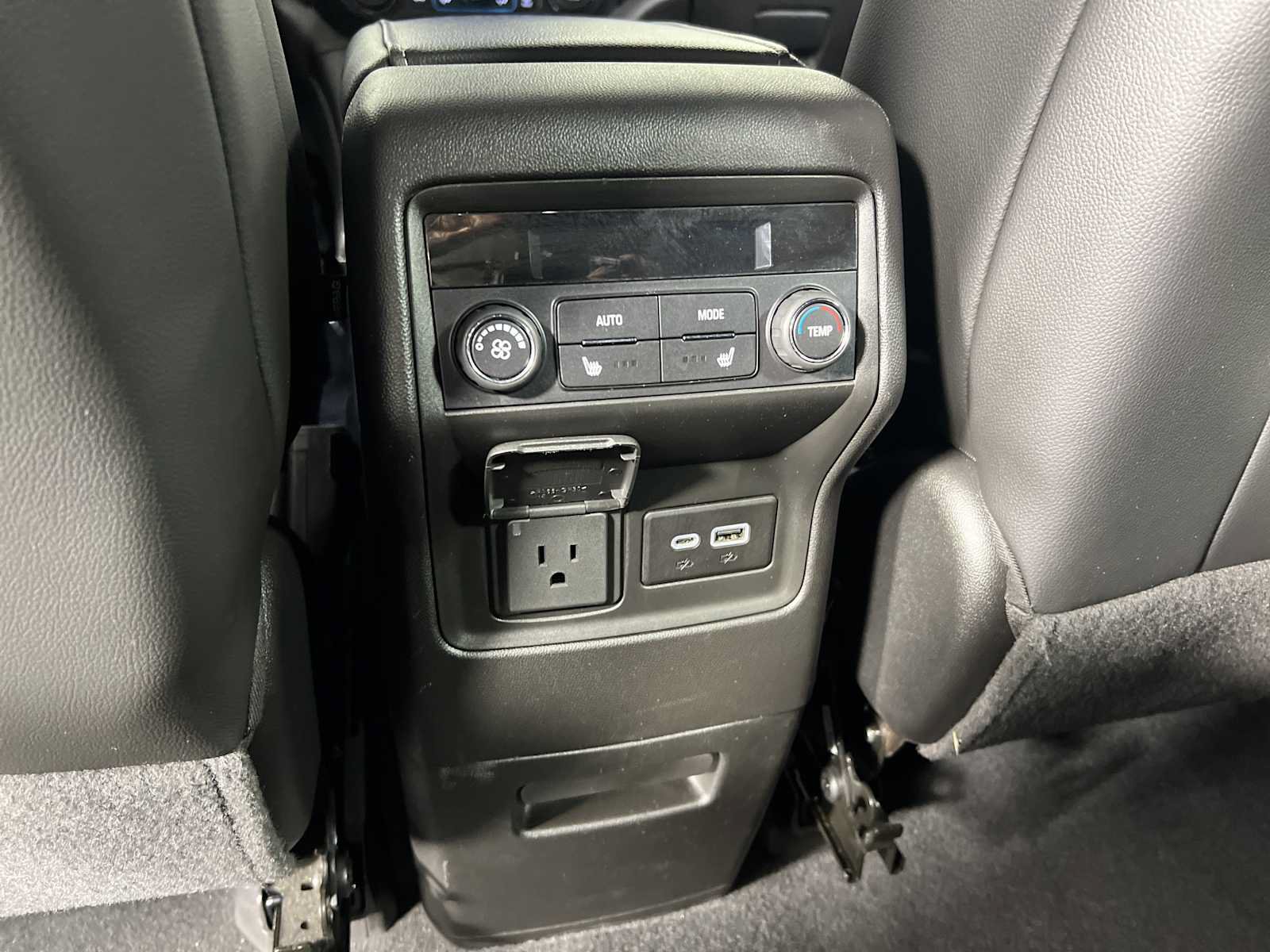 Used 2023 GMC Acadia SLT w/ Elevation Edition FWD image 28