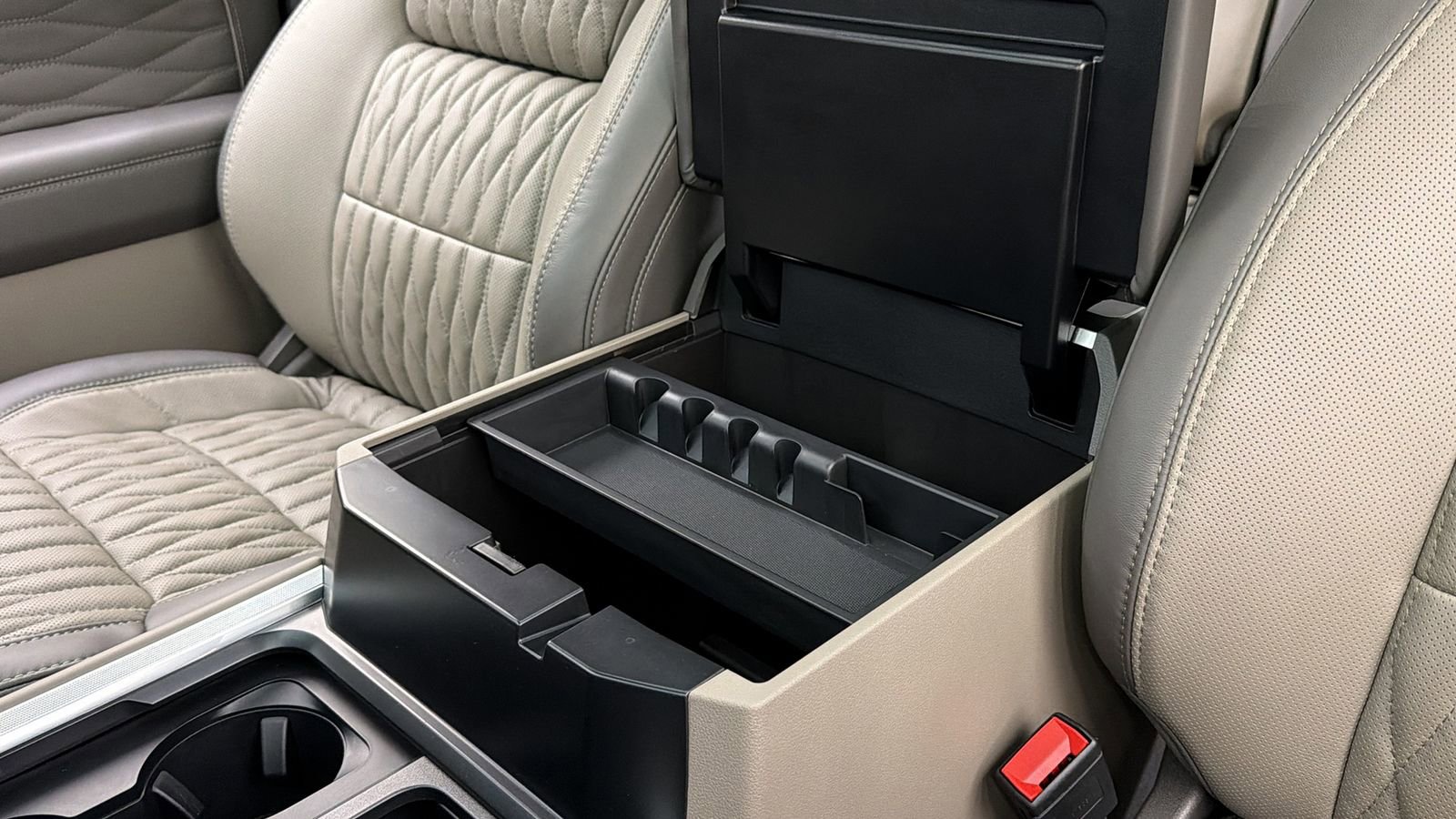 Used 2026 Ford F450 Platinum w/ Platinum Plus Package image 39