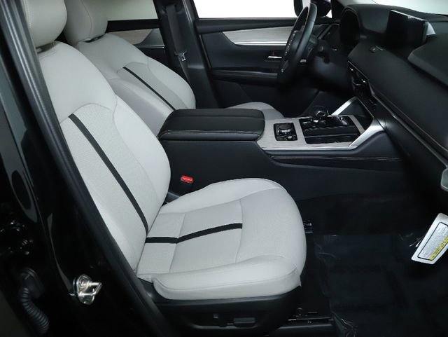 Certified 2025 MAZDA CX-70 Plug-In Hybrid w/ Premium Pkg image 32