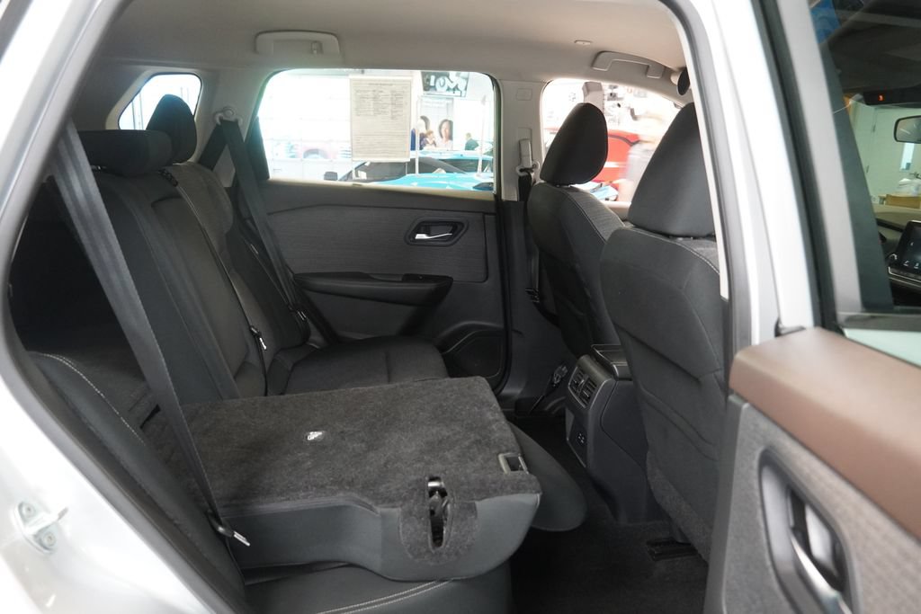 Used 2022 Nissan Rogue SV AWD/4WD image 31