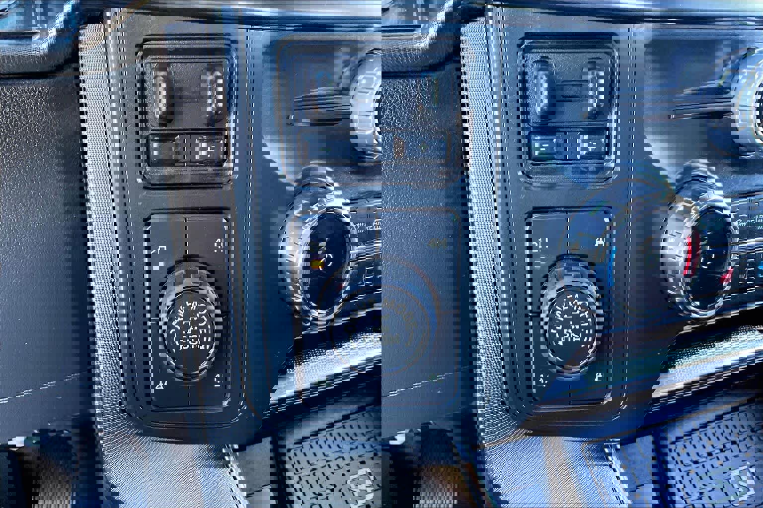 Used 2025 Ford F150 Platinum w/ Equipment Group 702A High image 33