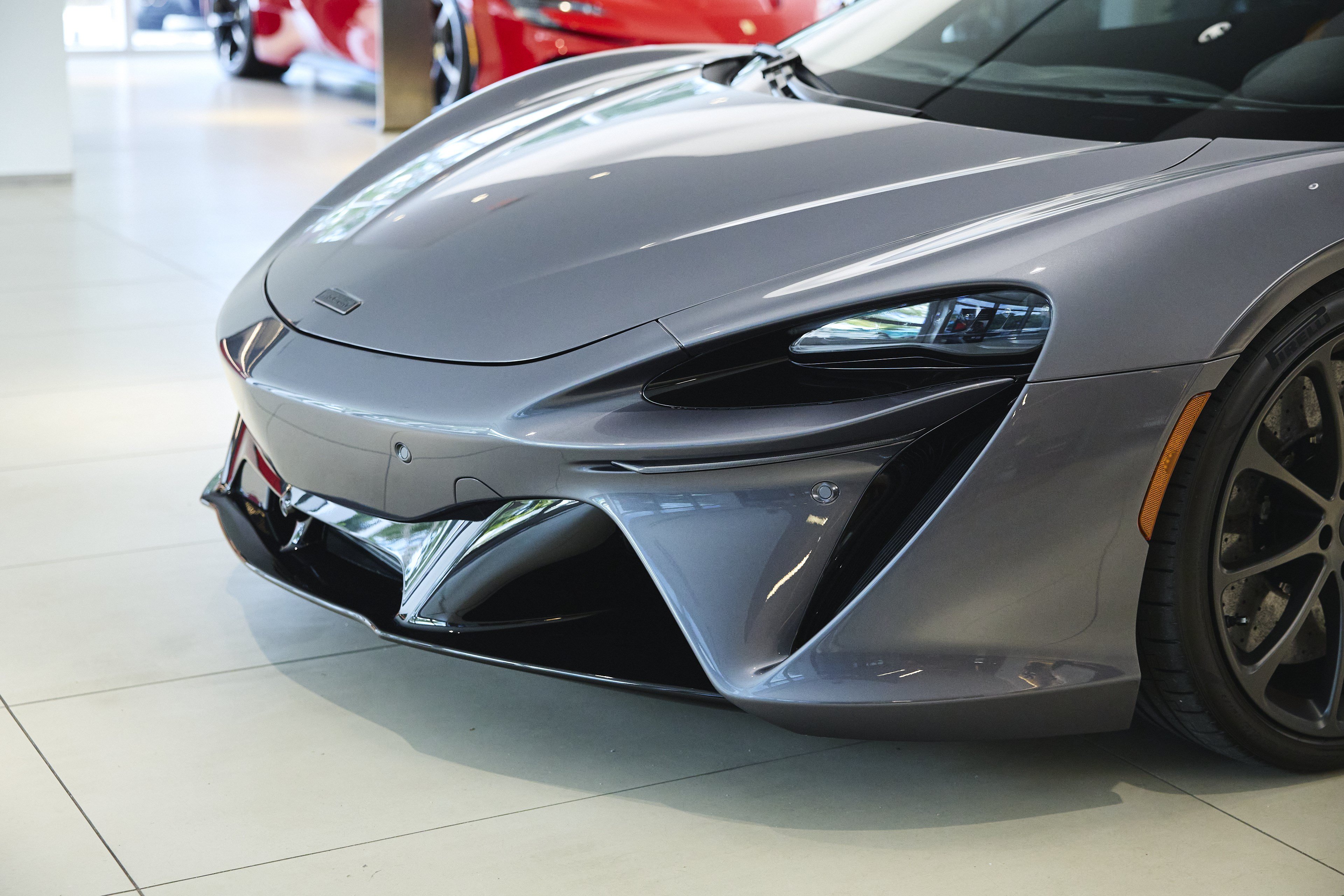 Used 2025 McLaren Artura Spider RWD image 48