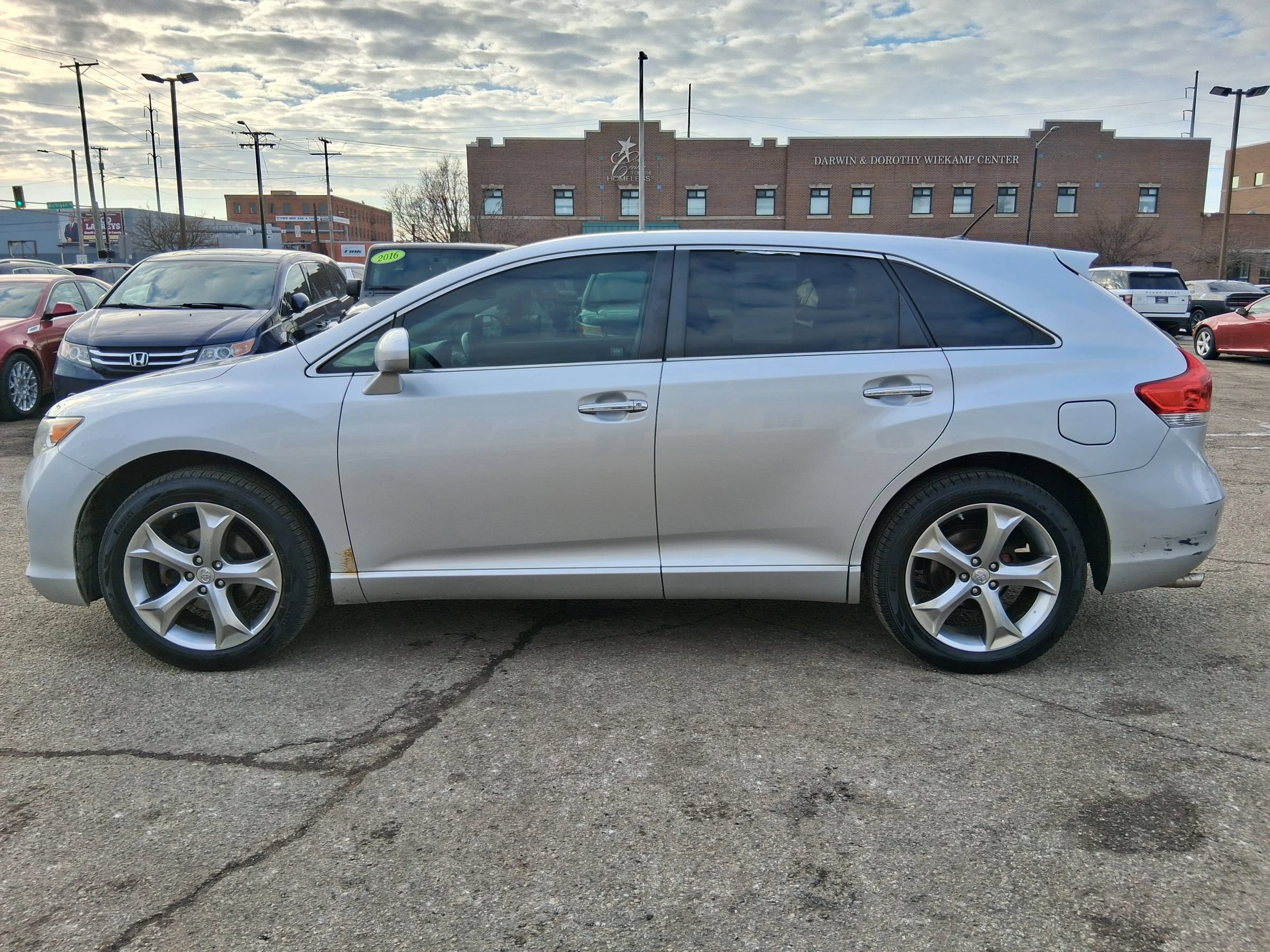 Used 2012 Toyota Venza XLE FWD image 5