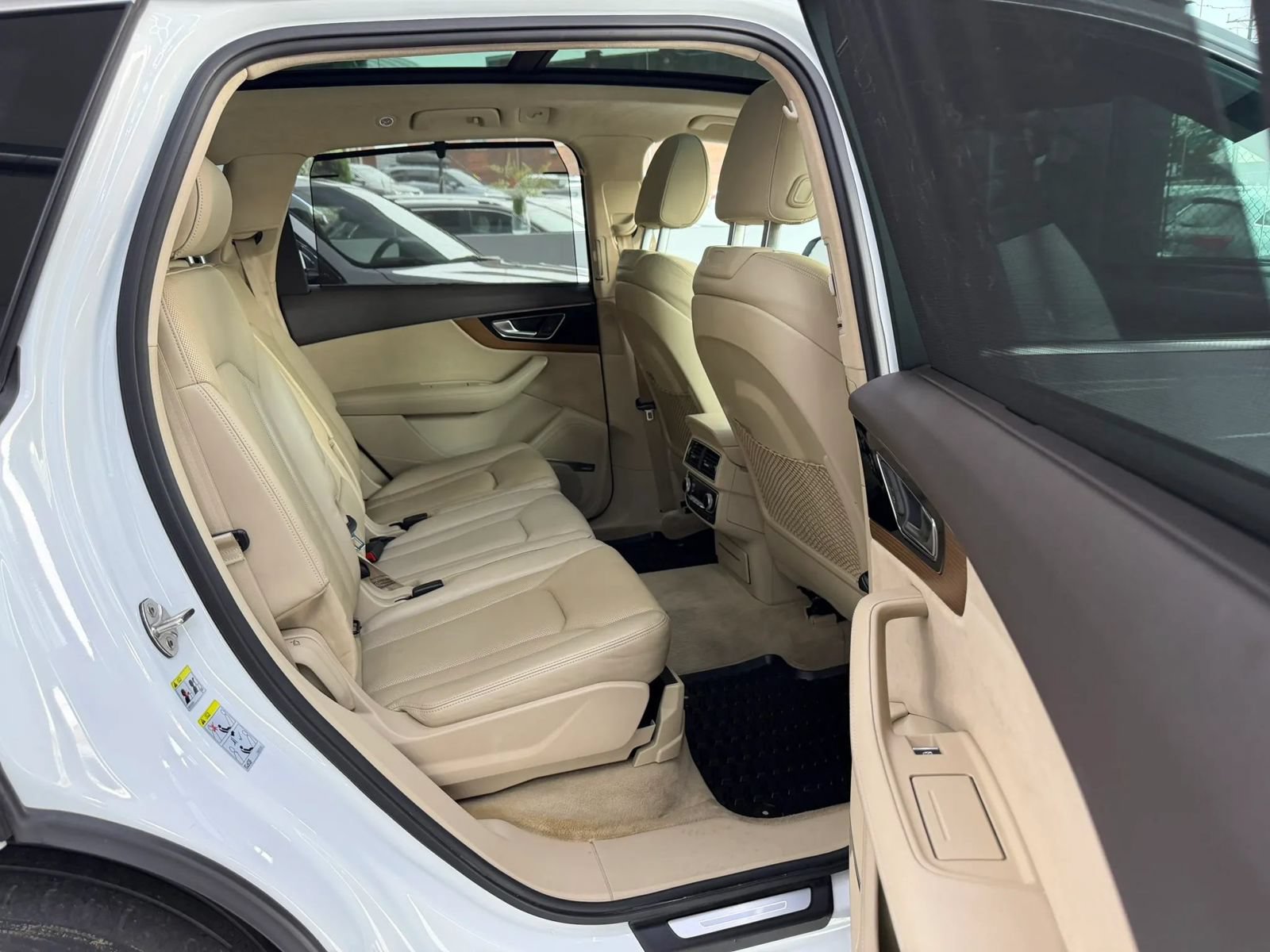 Used 2017 Audi Q7 3.0T Prestige AWD/4WD image 8