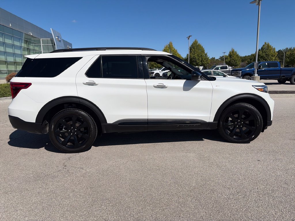 Used 2024 Ford Explorer ST-Line w/ Class IV Trailer Tow Package AWD/4WD image 8