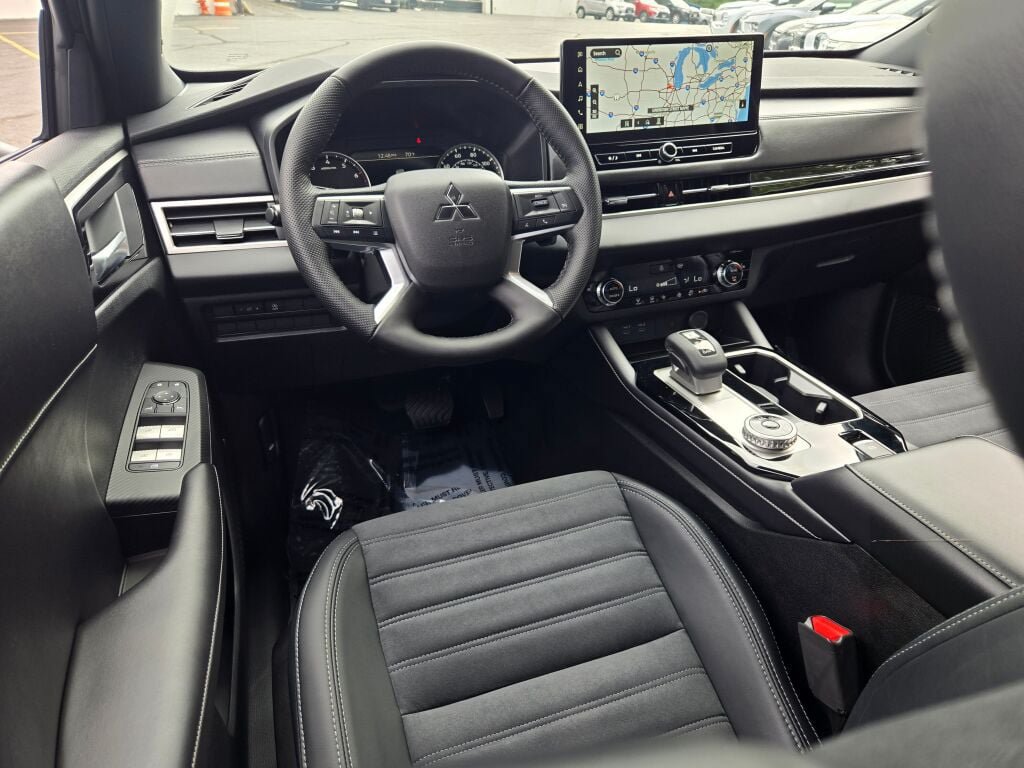 New 2026 Mitsubishi Outlander LE AWD/4WD image 14