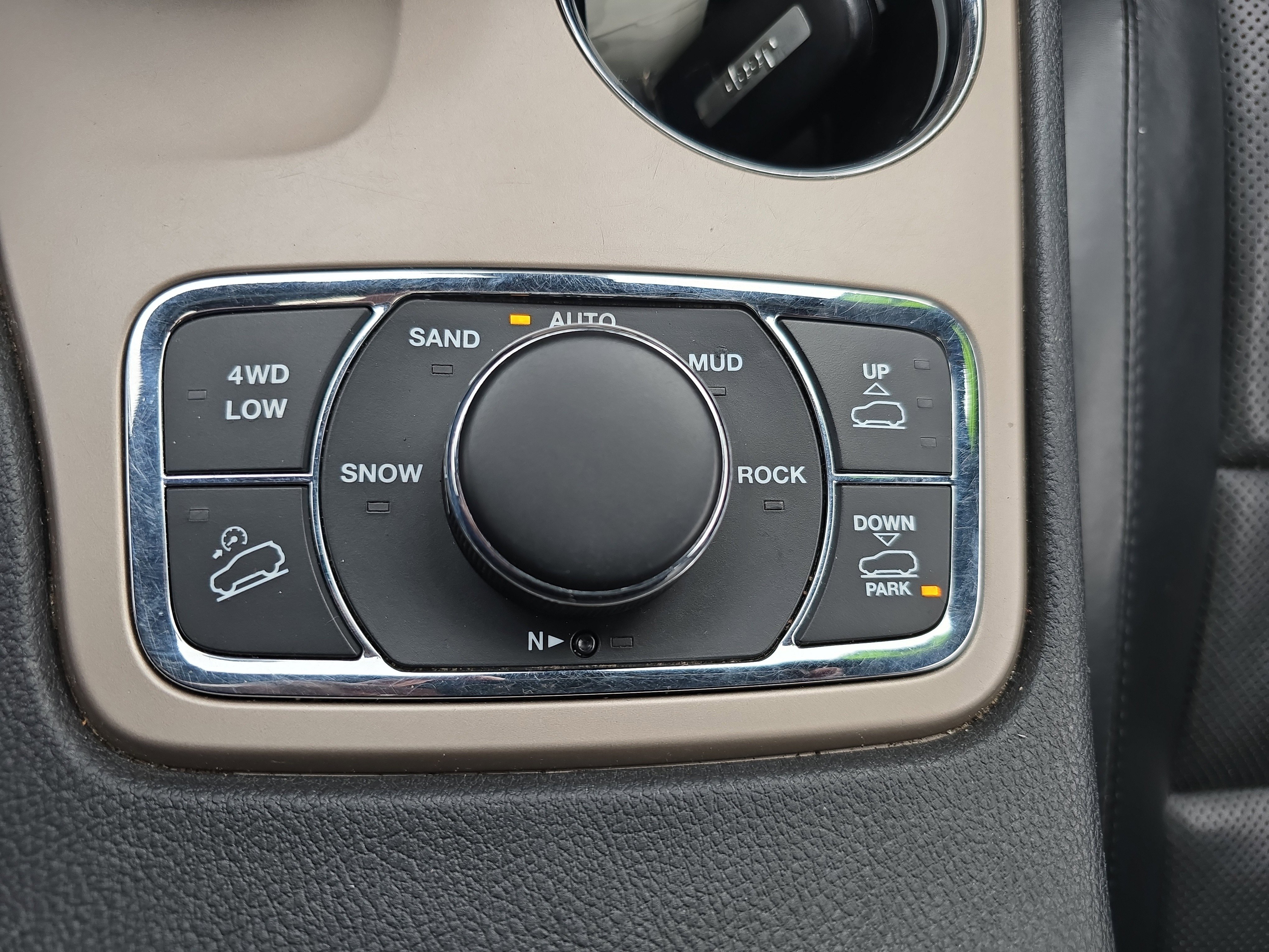 Used 2014 Jeep Grand Cherokee Summit image 27