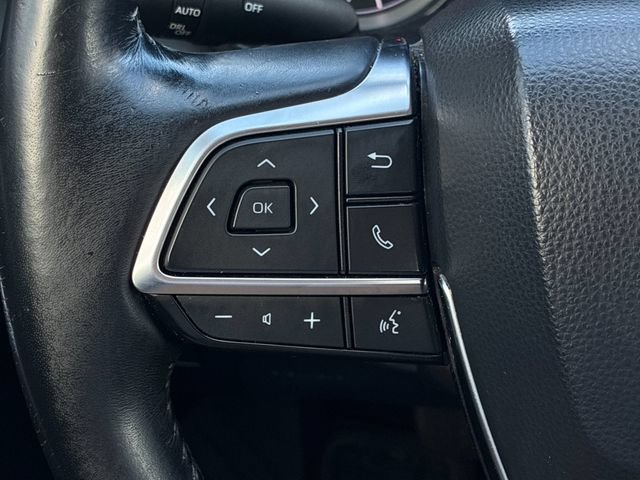 Used 2020 Toyota Highlander Limited FWD image 26
