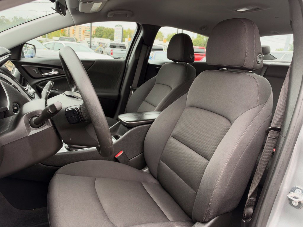Used 2024 Chevrolet Malibu LT FWD image 13