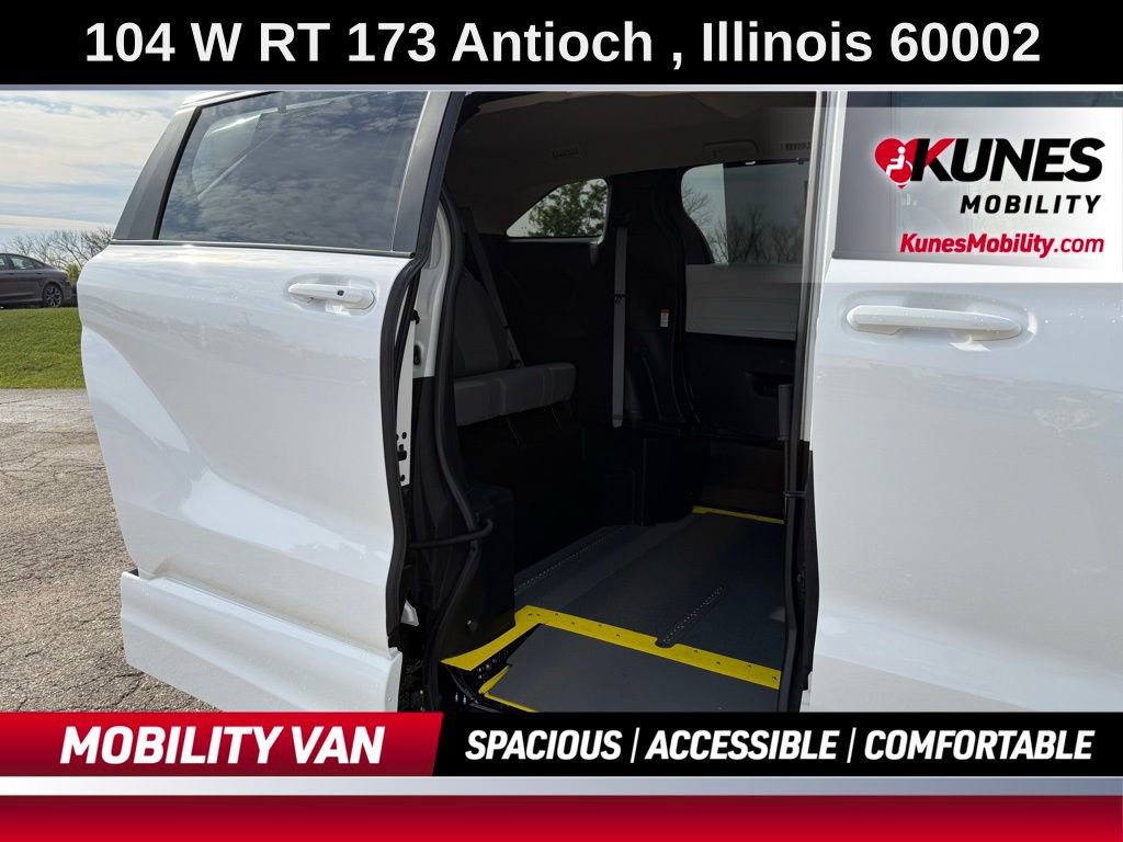 Used 2025 Toyota Sienna LE image 16