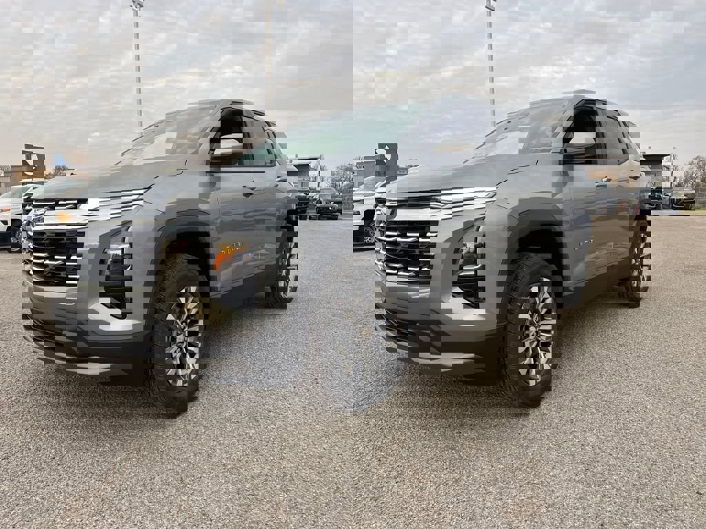 New 2026 Chevrolet Equinox LT w/ Safety and Technology Package image 2