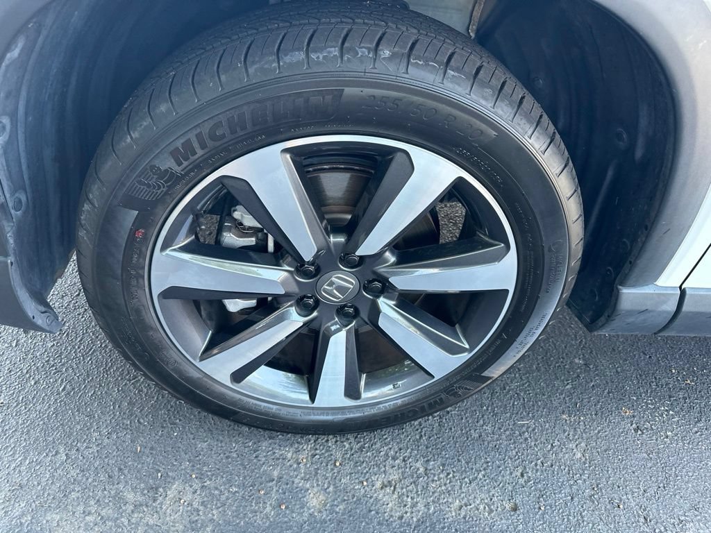 Certified 2025 Honda Pilot Touring image 10