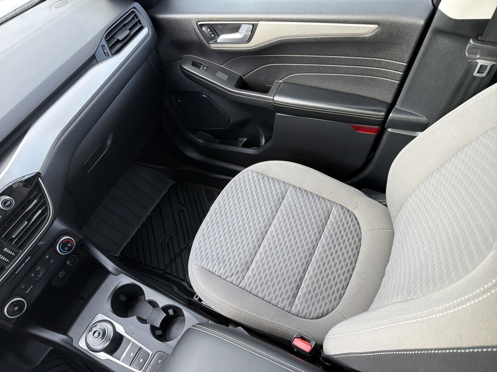 Used 2021 Ford Escape SE image 11