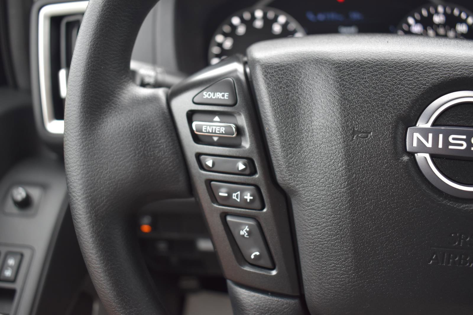 Used 2025 Nissan Frontier SV image 31