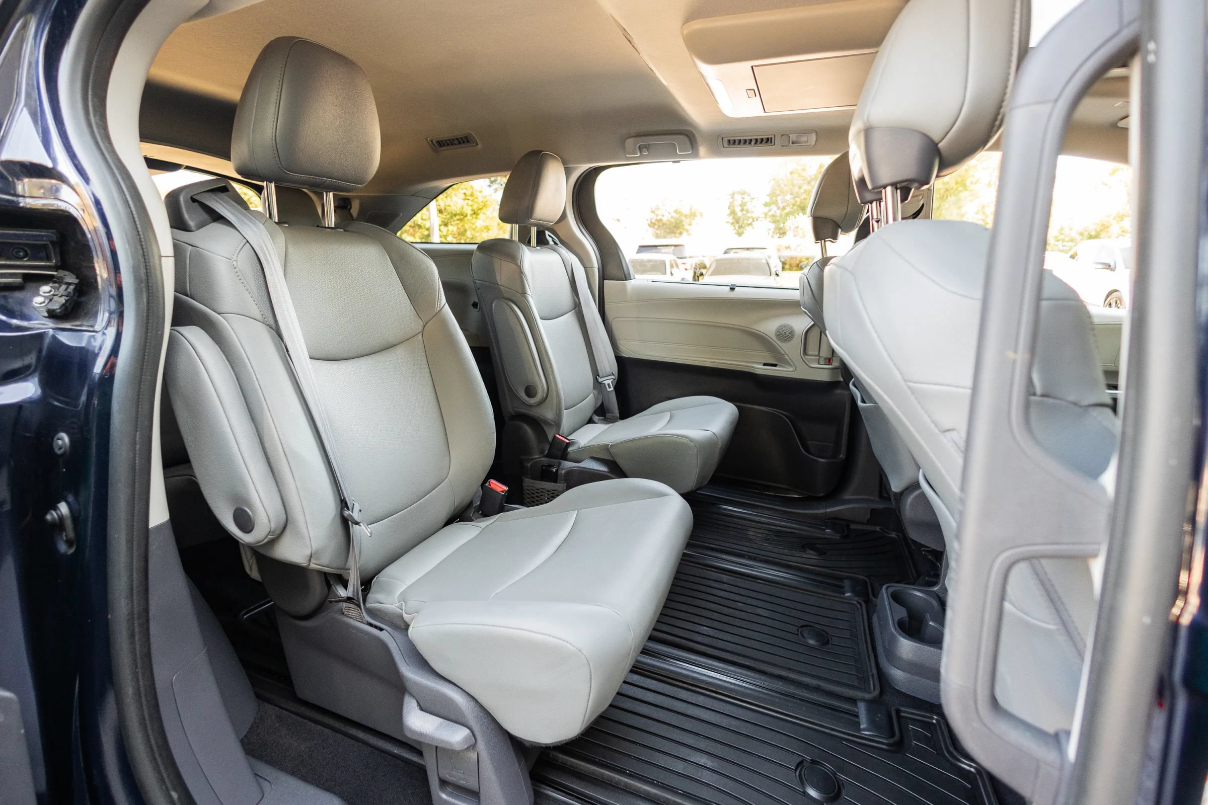 Used 2021 Toyota Sienna XLE w/ XLE Plus Package AWD/4WD image 31