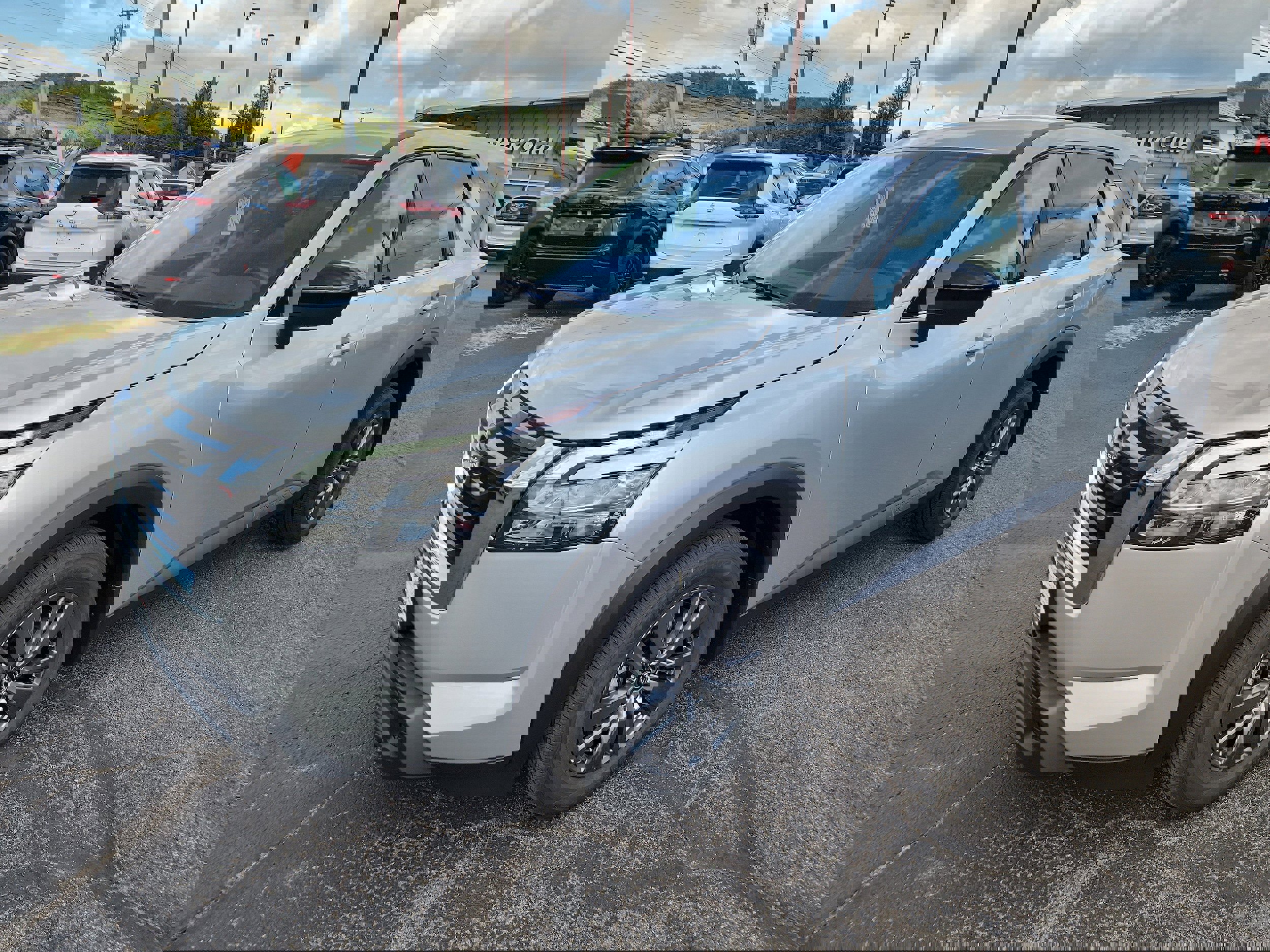 New 2025 Nissan Pathfinder S image 4