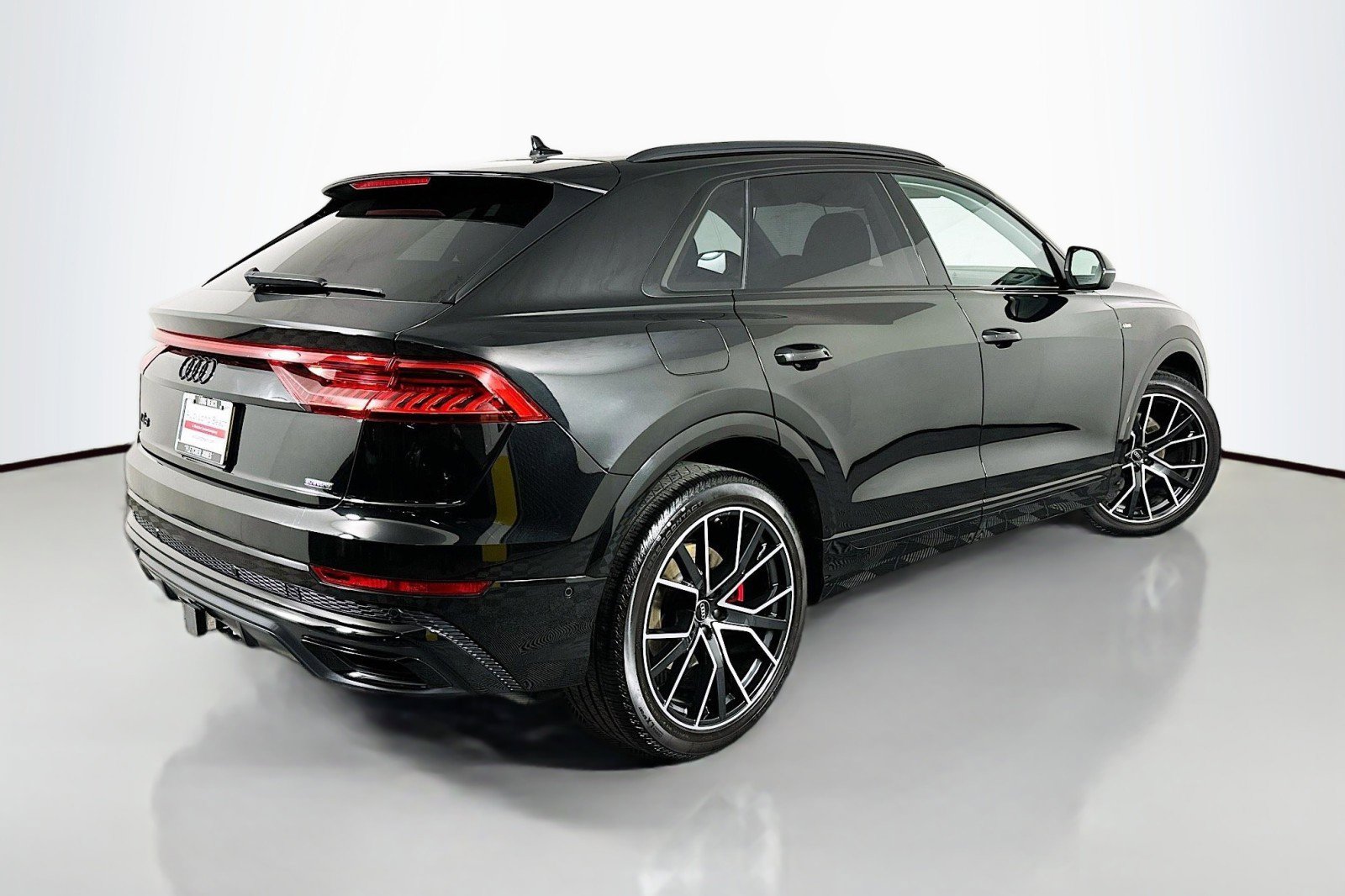 Used 2023 Audi Q8 Prestige w/ Prestige Package image 14