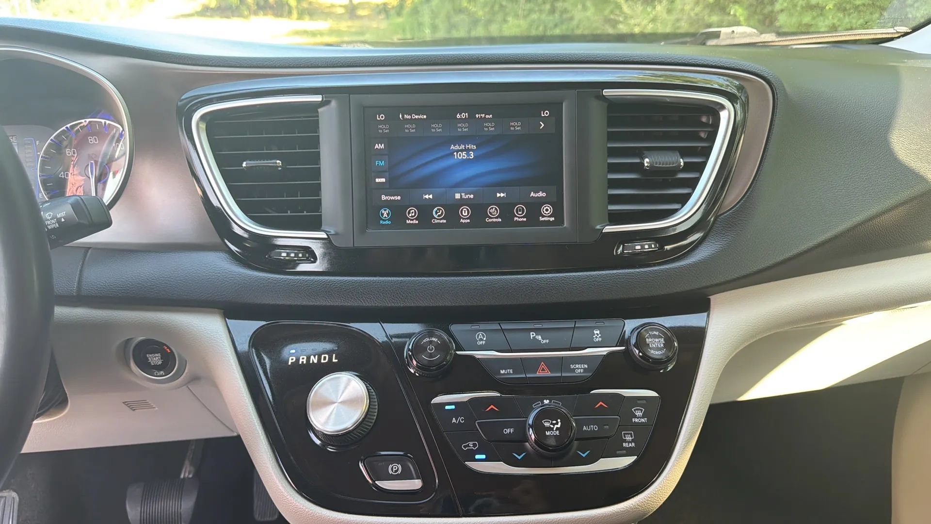 Used 2018 Chrysler Pacifica Touring-L w/ Tire & Wheel Group FWD image 15