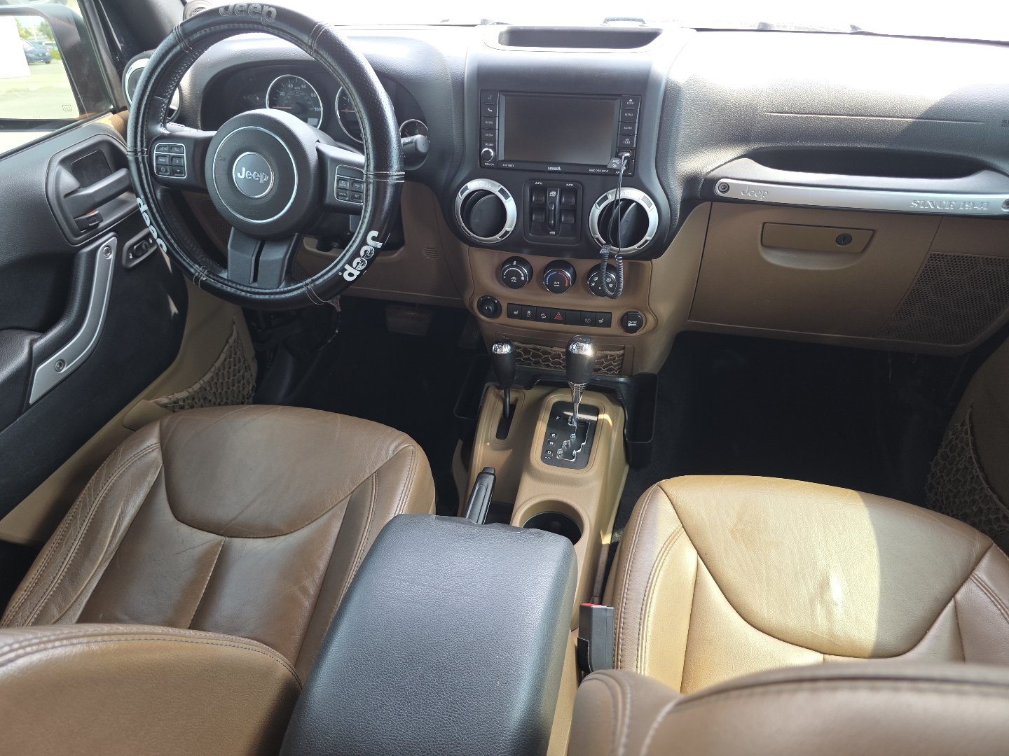 Used 2014 Jeep Wrangler Unlimited Sahara w/ Connectivity Group AWD/4WD image 20