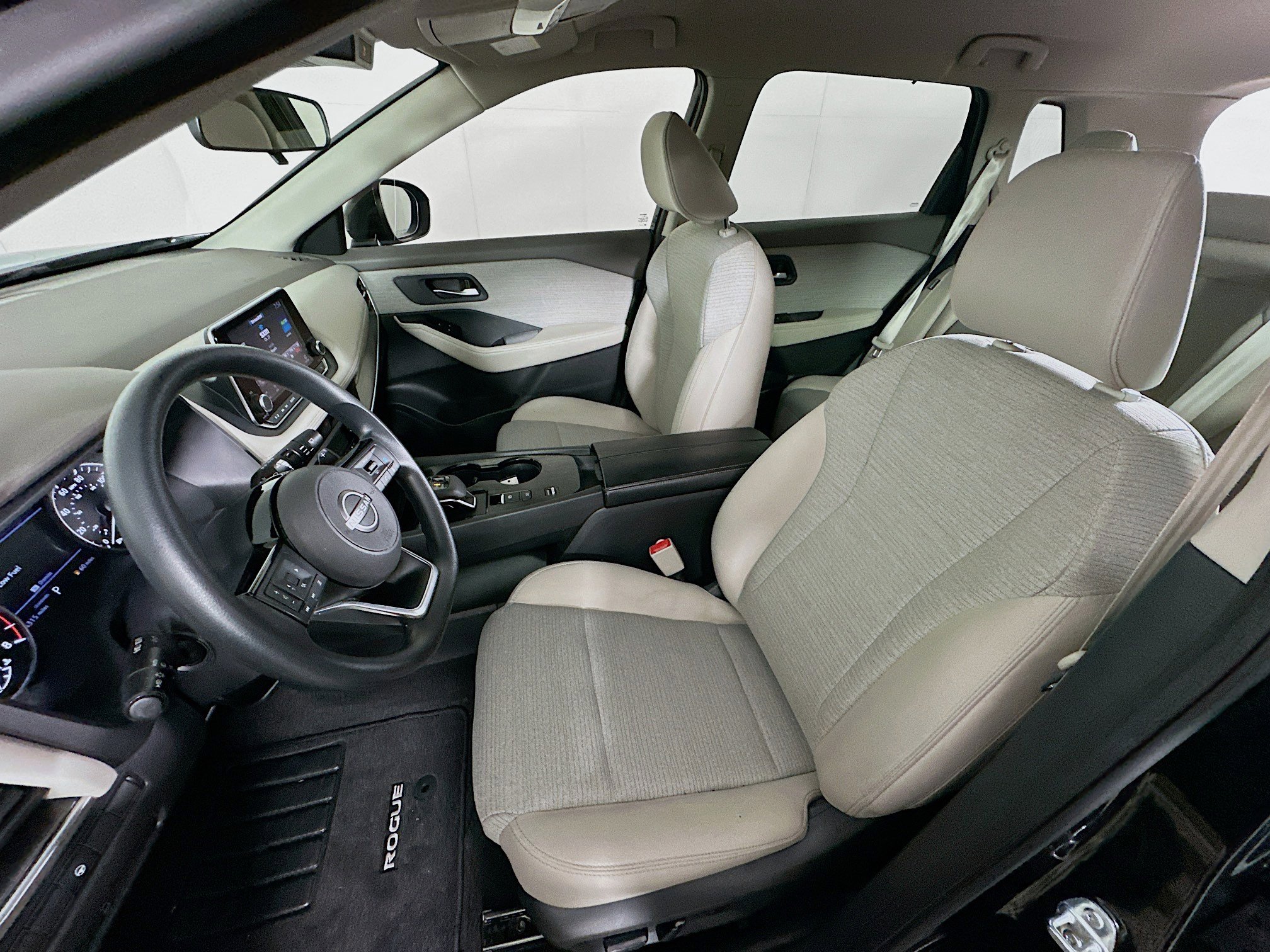 Used 2023 Nissan Rogue SV image 13