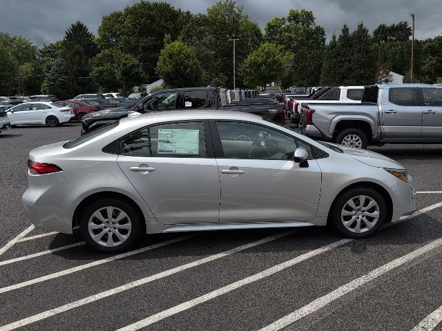 New 2026 Toyota Corolla LE FWD image 2