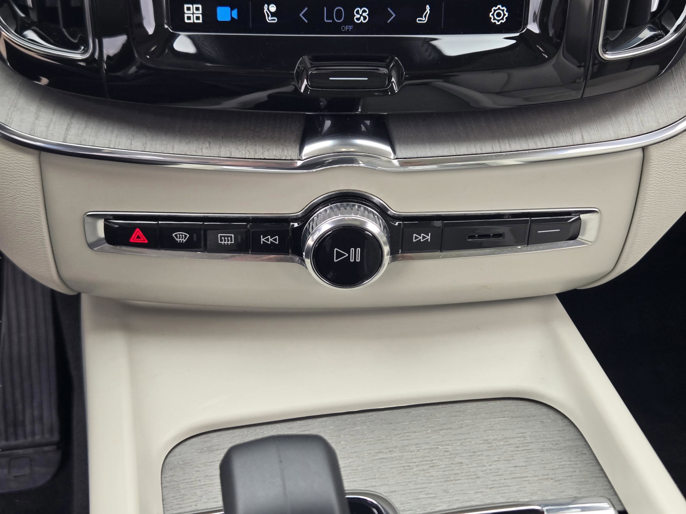 Used 2023 Volvo XC60 B5 Plus w/ Climate Package image 26