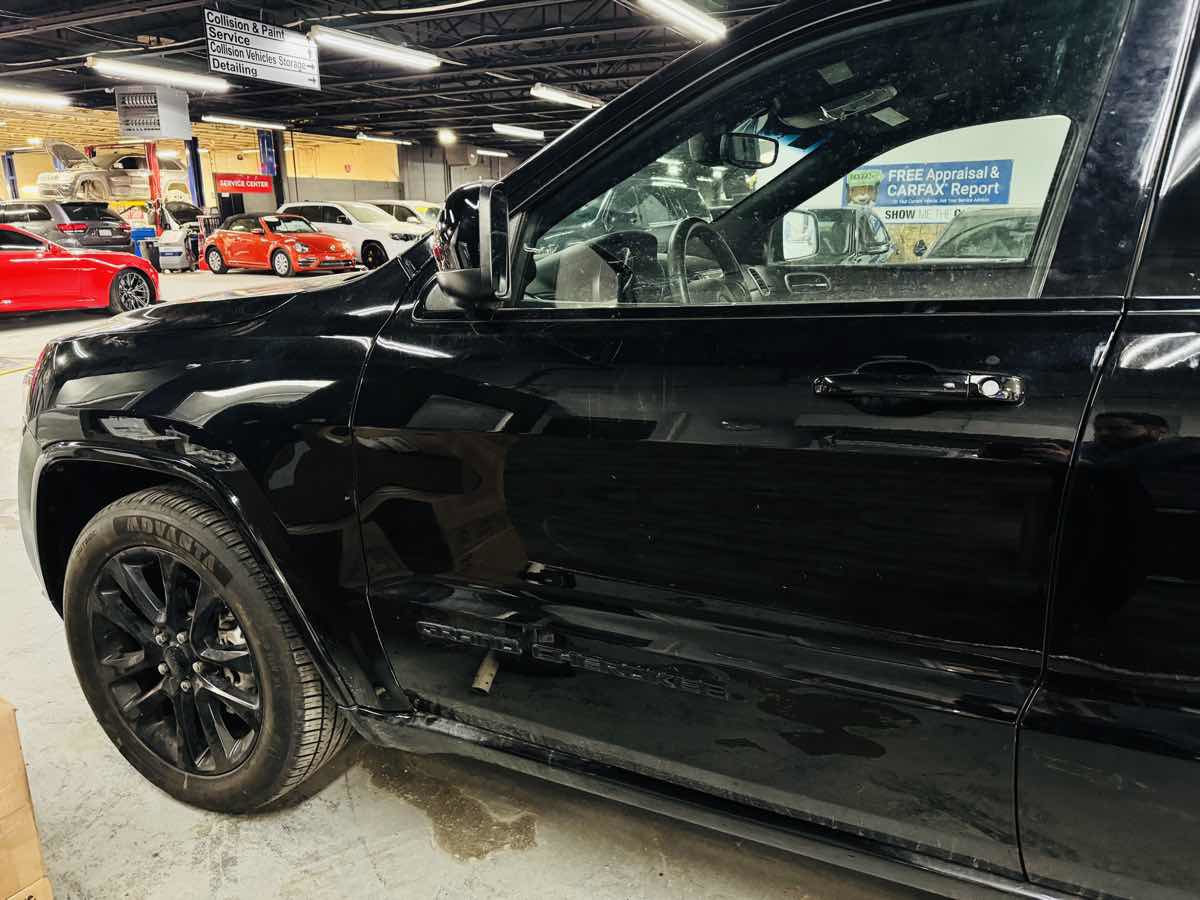Used 2019 Jeep Grand Cherokee Altitude AWD/4WD image 8