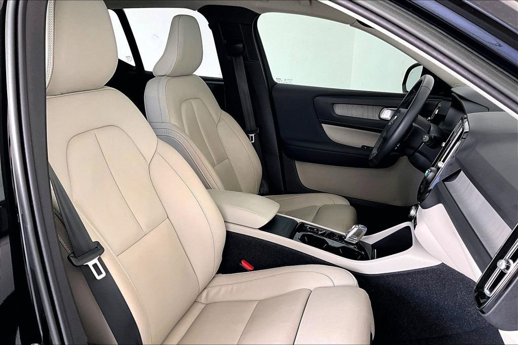 Used 2023 Volvo XC40 B5 Plus w/ Protection Package Premier AWD/4WD image 11