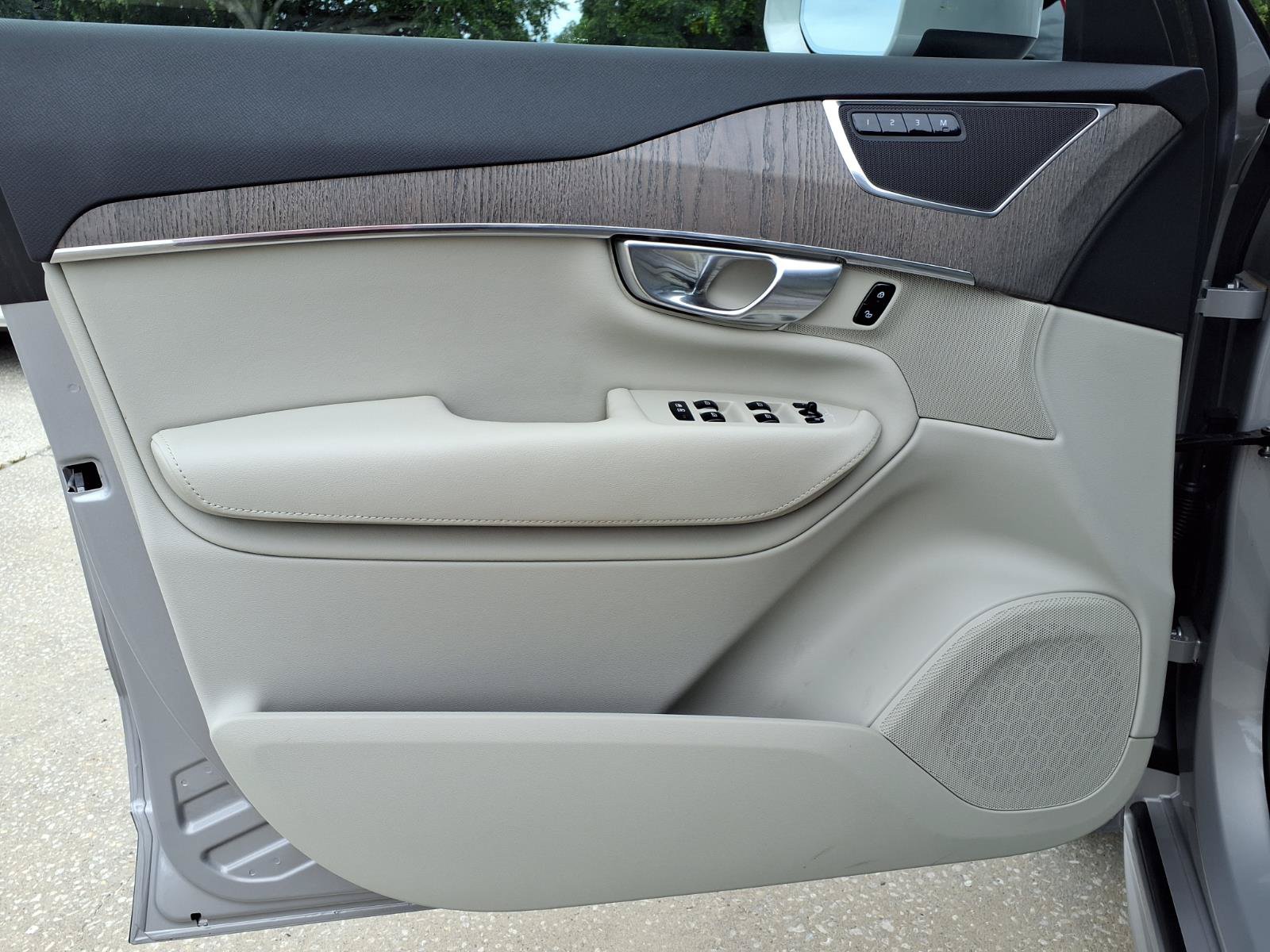 Certified 2023 Volvo XC90 B6 Plus AWD/4WD image 21