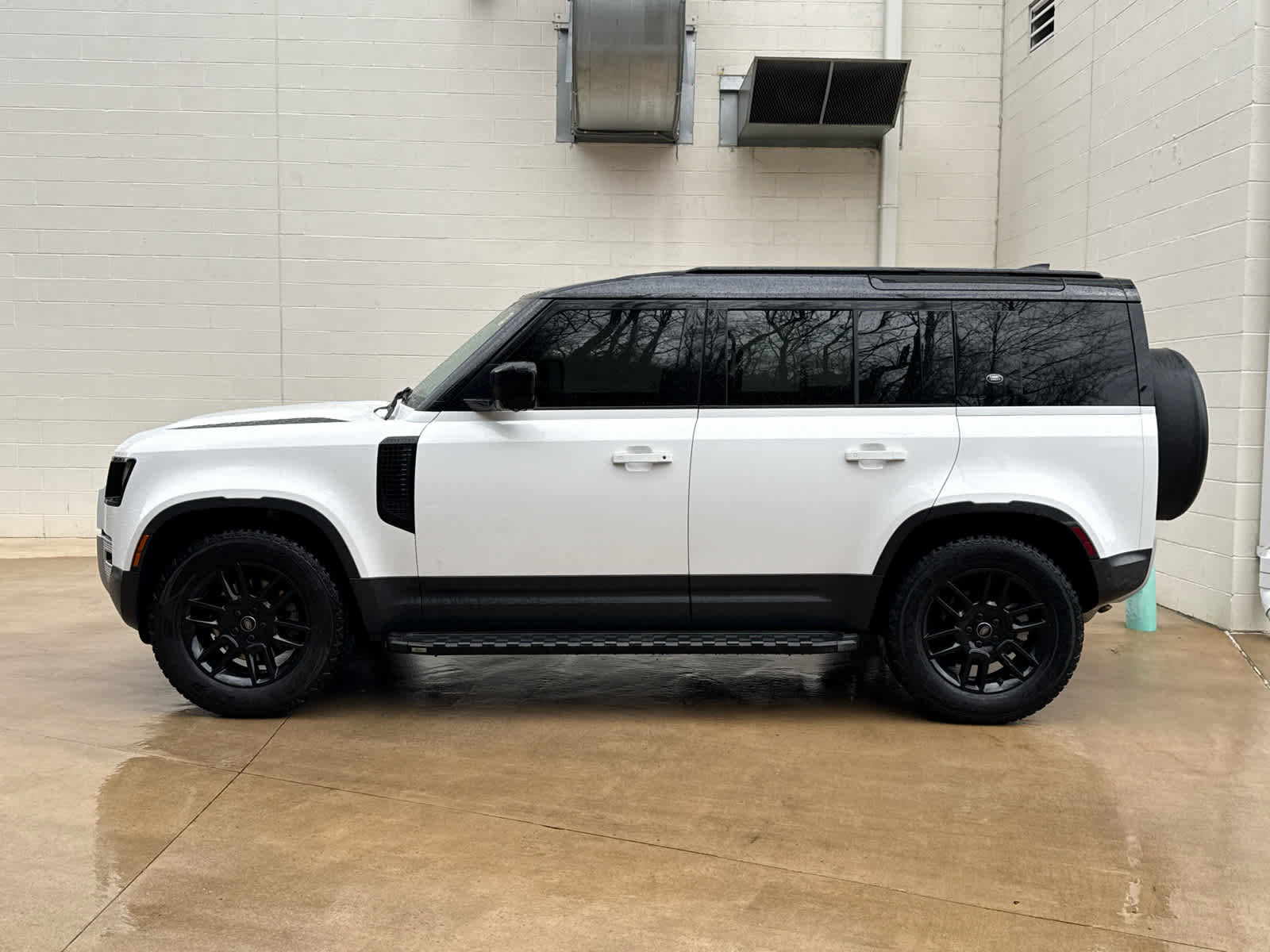 Certified 2023 Land Rover Defender 110 S AWD/4WD image 5