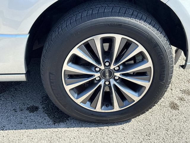 Used 2017 Lincoln Navigator Select AWD/4WD image 9