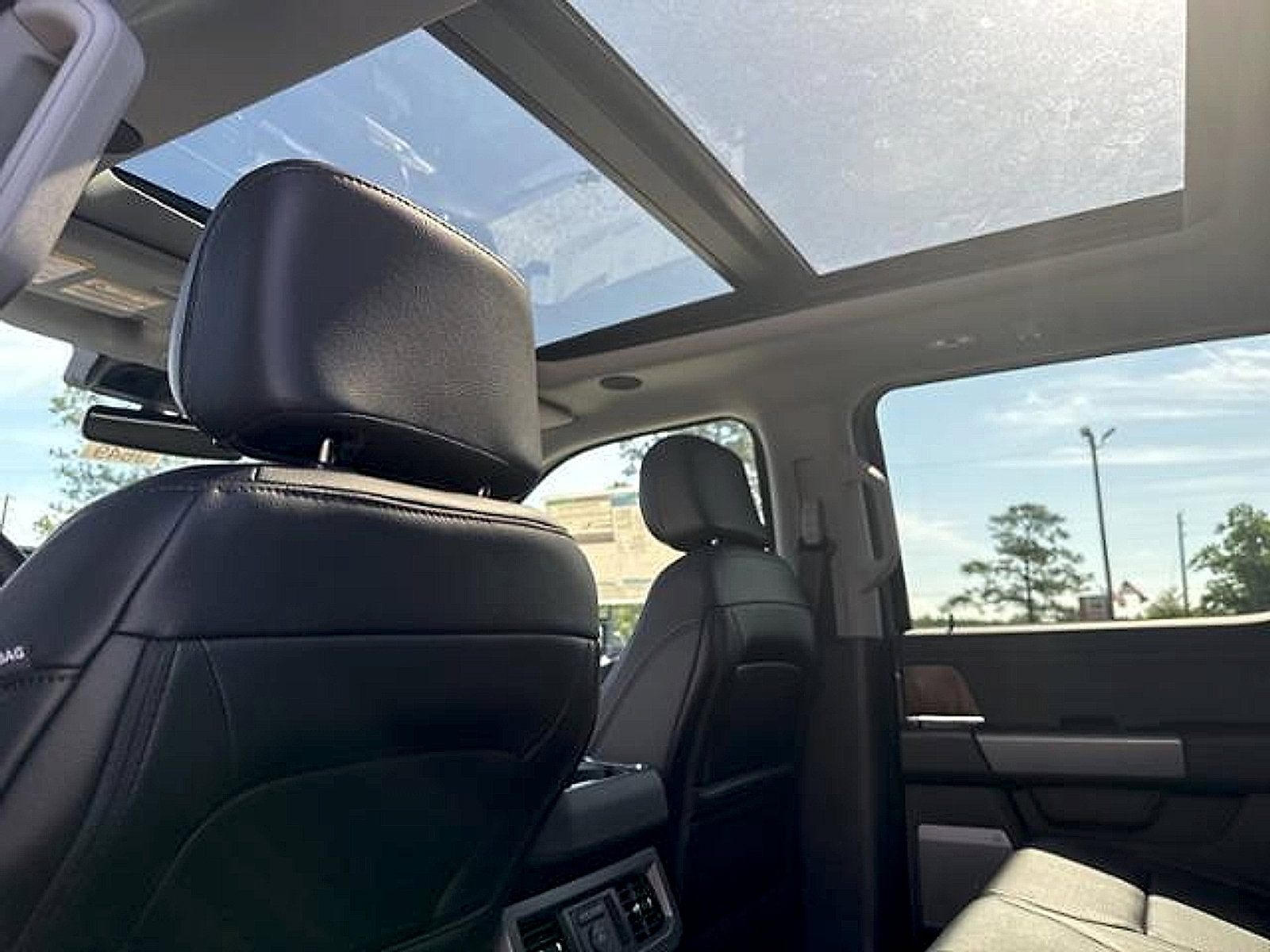 New 2025 Ford F250 Lariat w/ Lariat Ultimate Package image 15