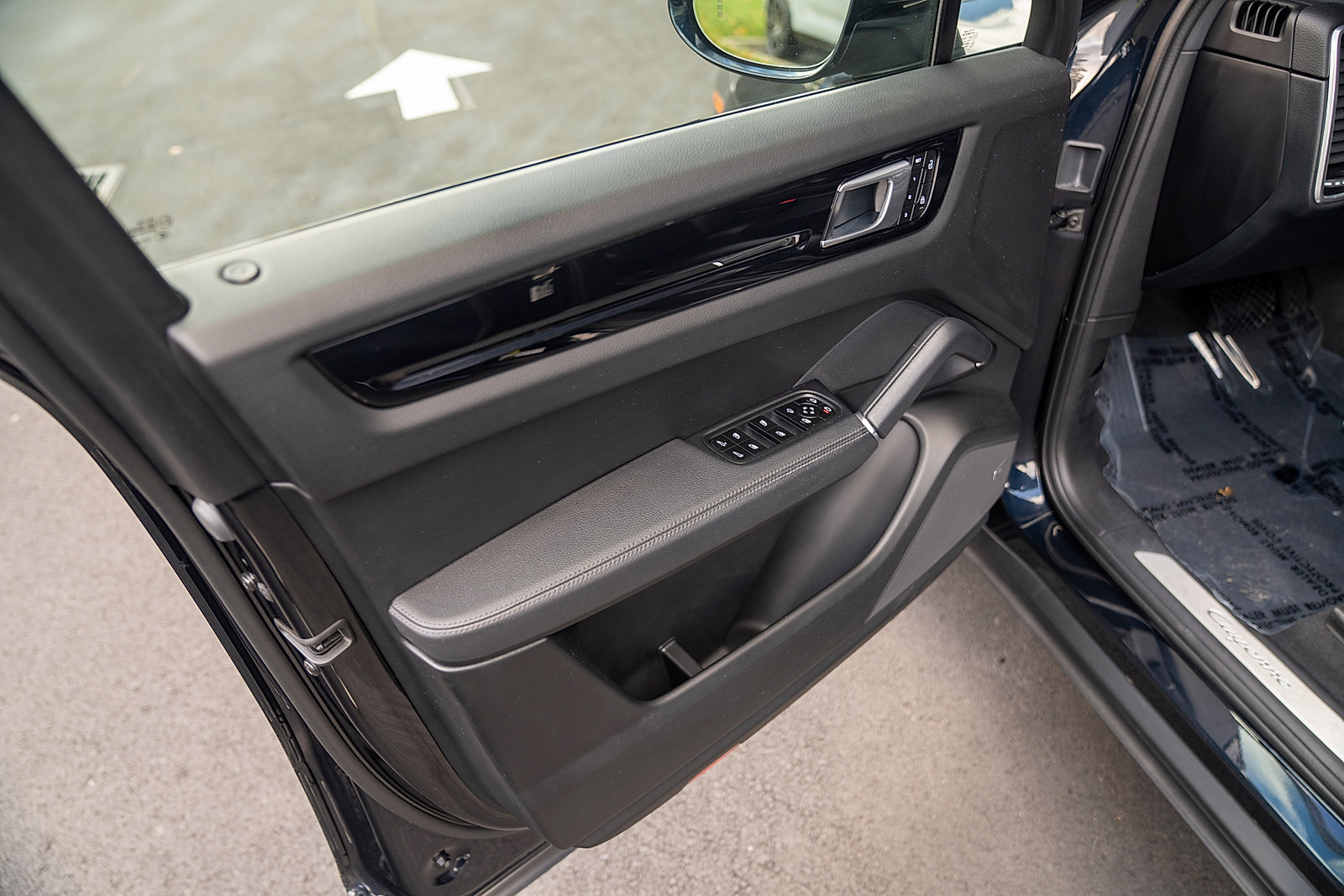 Certified 2022 Porsche Cayenne Coupe image 16