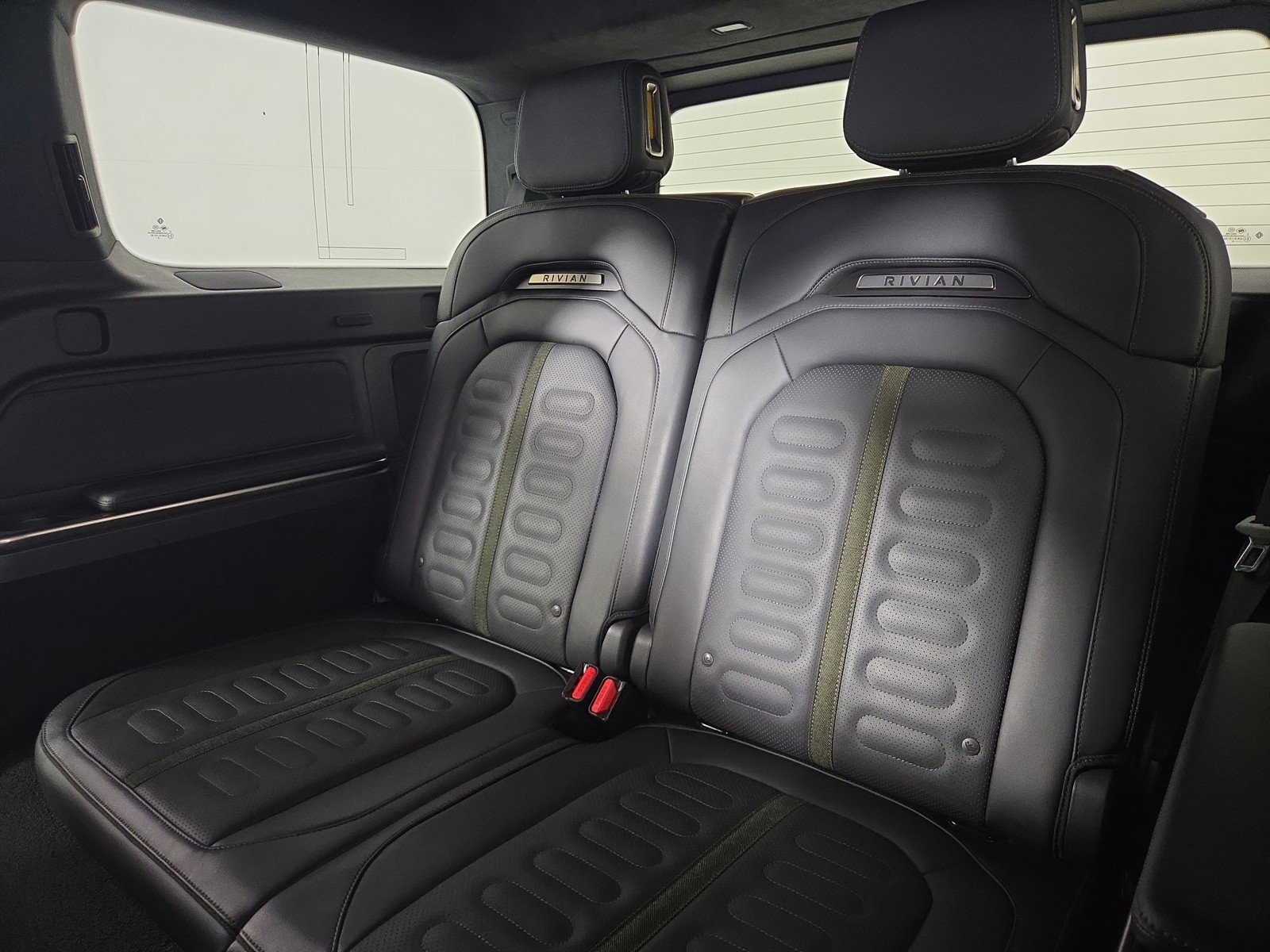 Used 2024 Rivian R1S Adventure AWD/4WD image 22