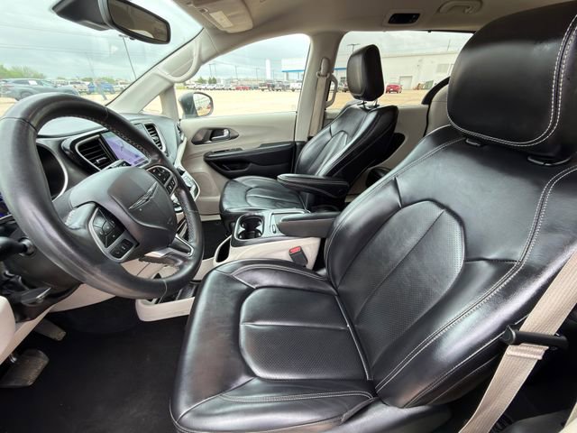 Used 2023 Chrysler Pacifica Touring-L FWD image 22