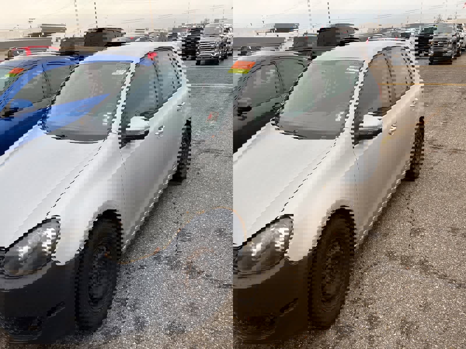 Used 2010 Volkswagen Golf 4-Door image 5