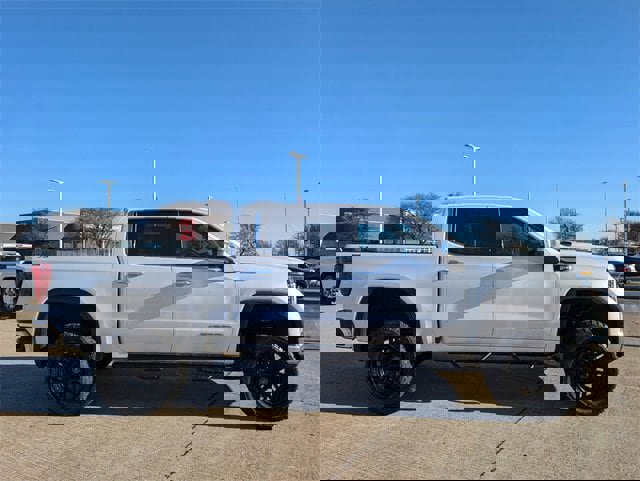 Used 2025 GMC Sierra 1500 SLT image 3