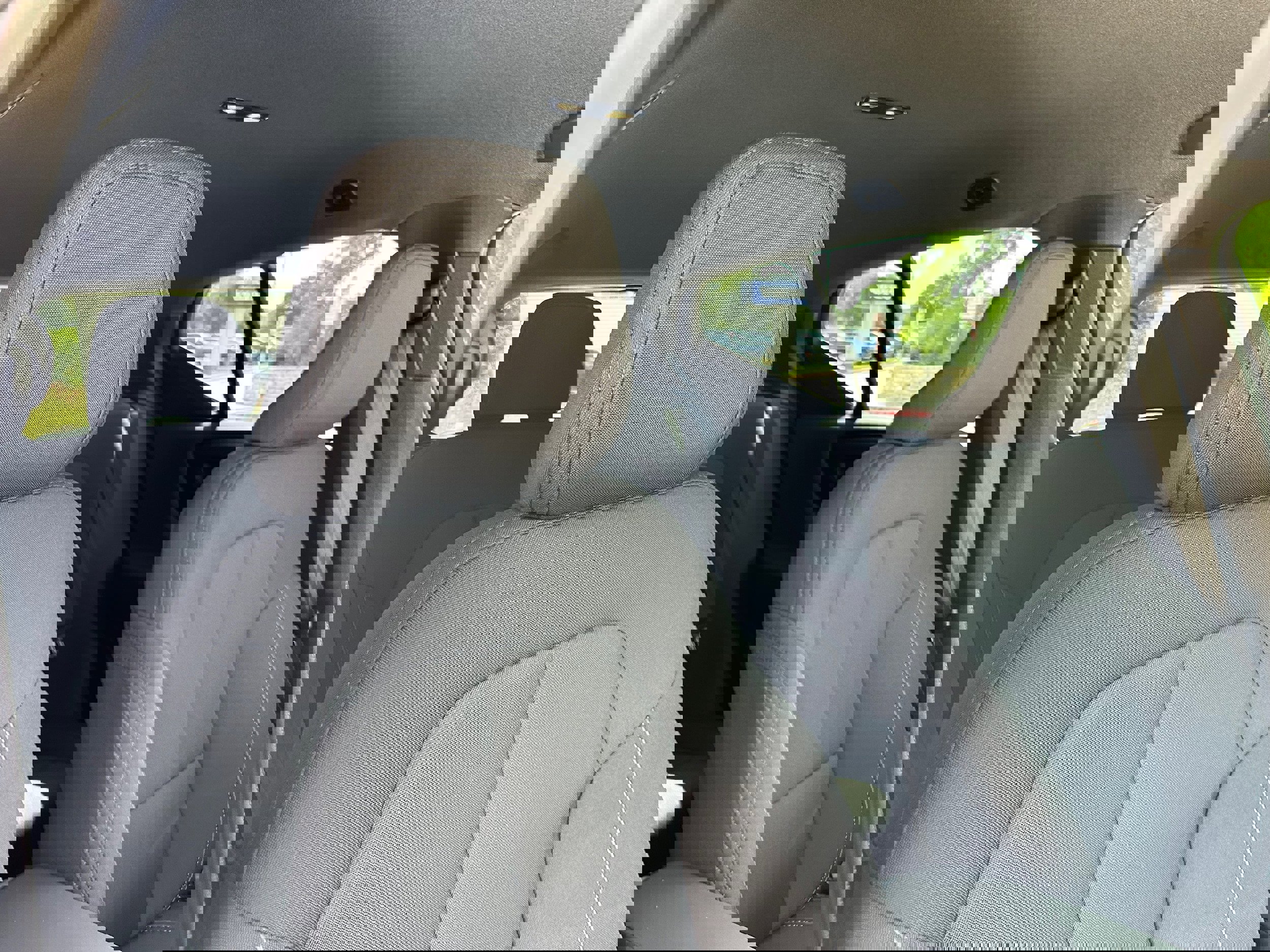 Used 2025 Volvo EX40 Core image 12