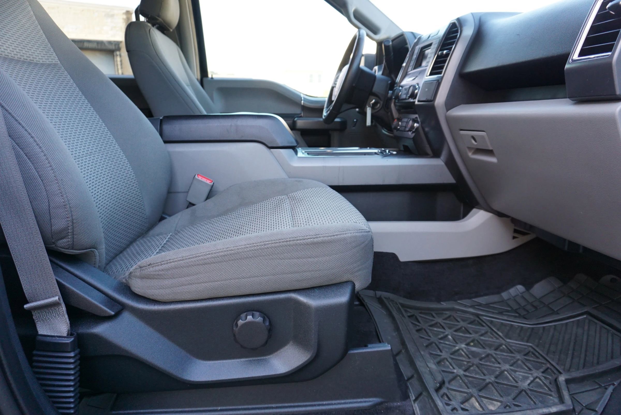 Used 2015 Ford F150 XLT w/ Equipment Group 301A Mid image 19