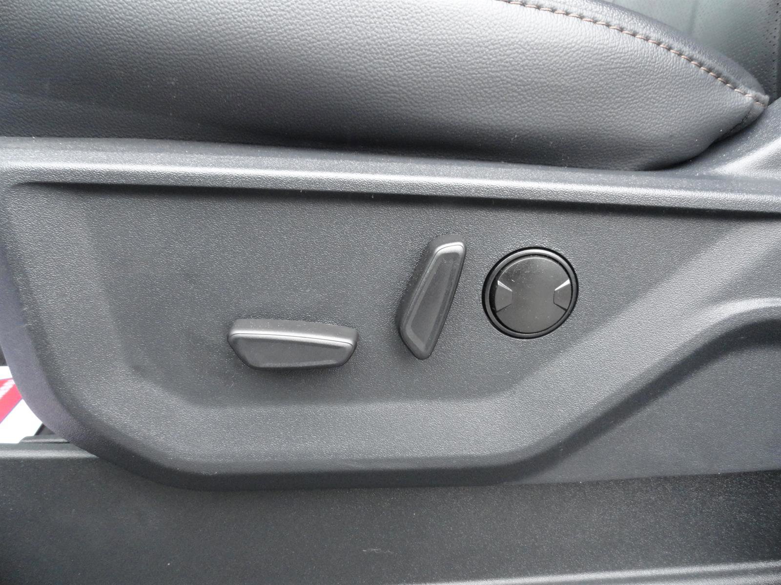 New 2026 Ford F250 Lariat w/ Black Appearance Package image 13