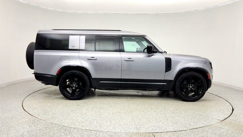 Used 2024 Land Rover Defender 130 X-Dynamic SE image 4