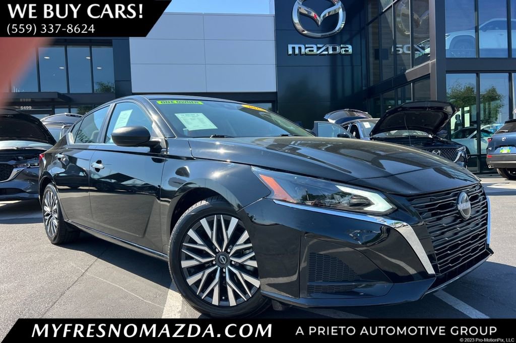 Used 2025 Nissan Altima 2.5 SV image 1