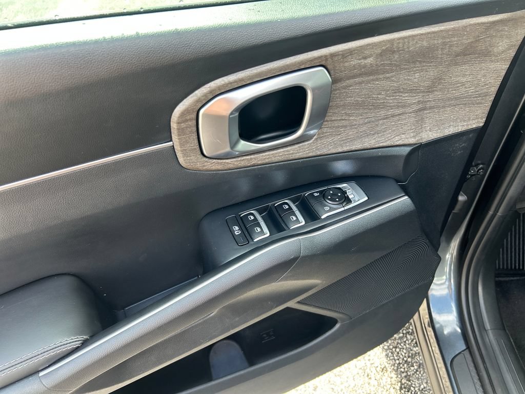 Used 2023 Kia Sorento EX w/ Panoramic Sunroof Package FWD image 12