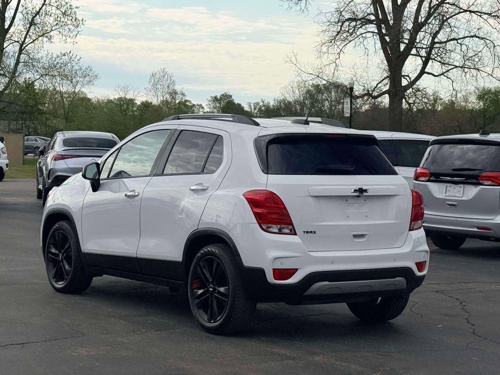 Used 2019 Chevrolet Trax LT w/ Sun & Sound Package FWD image 8