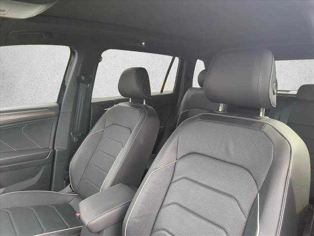 Used 2022 Volkswagen Tiguan SEL R-Line AWD/4WD image 15