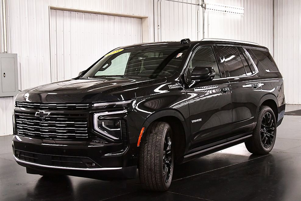 Used 2025 Chevrolet Tahoe High Country AWD/4WD image 3
