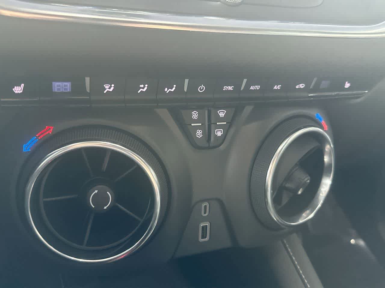 Used 2025 Chevrolet Blazer LT FWD image 20