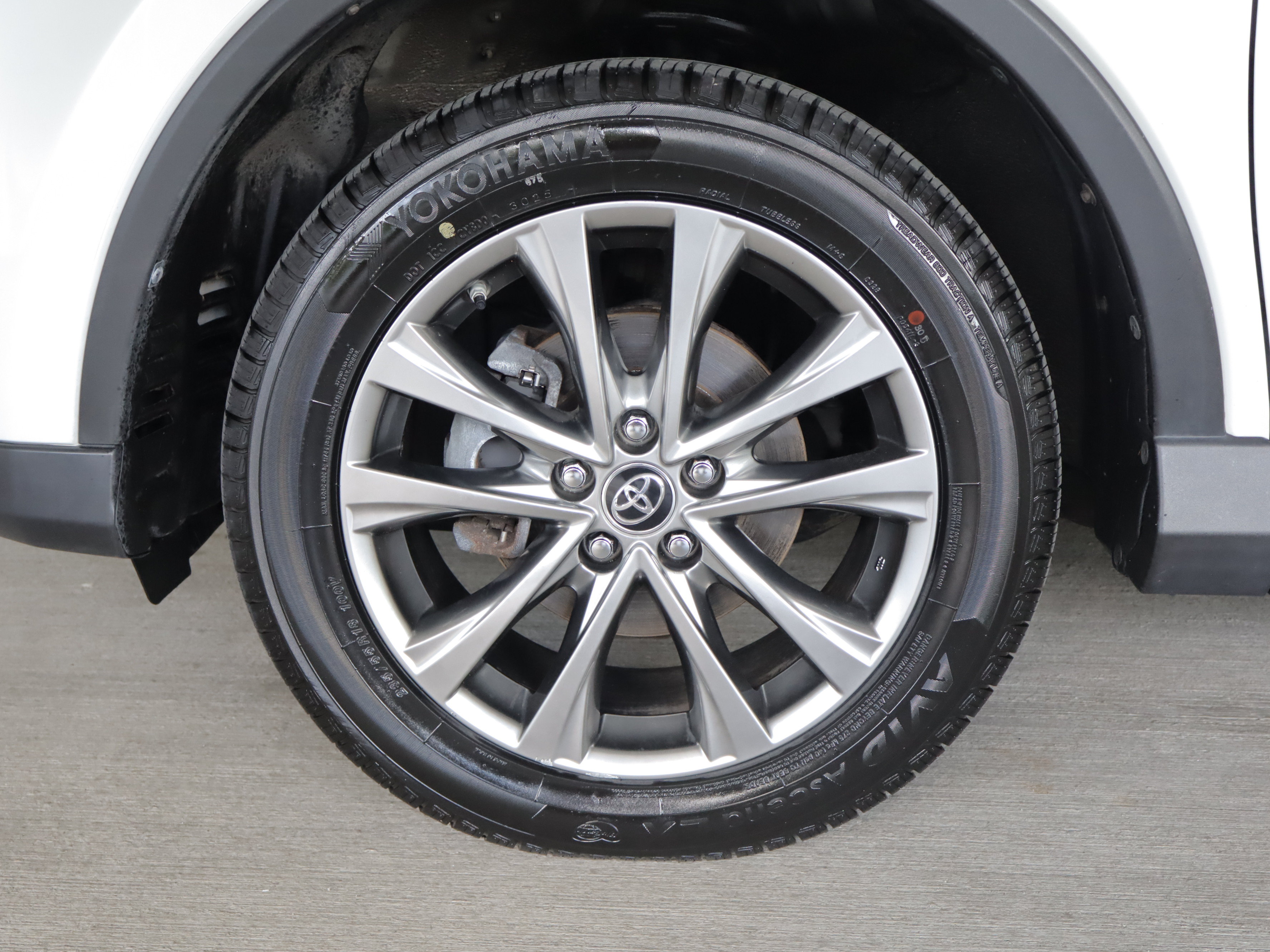 Used 2018 Toyota RAV4 Limited AWD/4WD image 28
