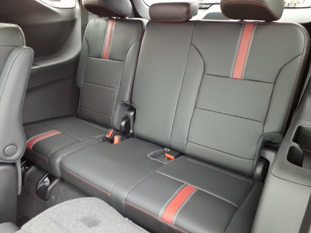 New 2027 Chevrolet Traverse RS w/ LPO, Floor Liner Package AWD/4WD image 10