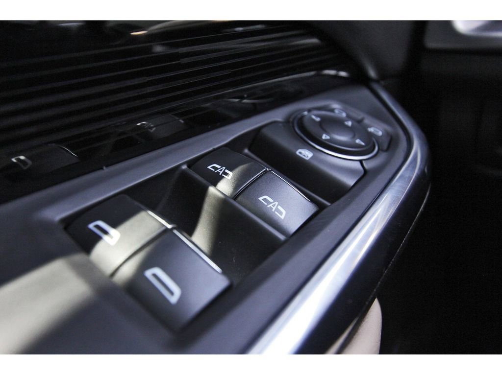 Used 2024 Cadillac XT4 Luxury w/ Cold Weather Package FWD image 20